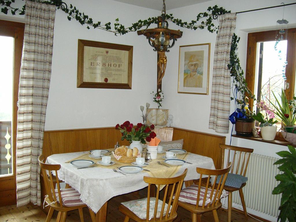 Schartnerhof Villa Collalbo Room photo